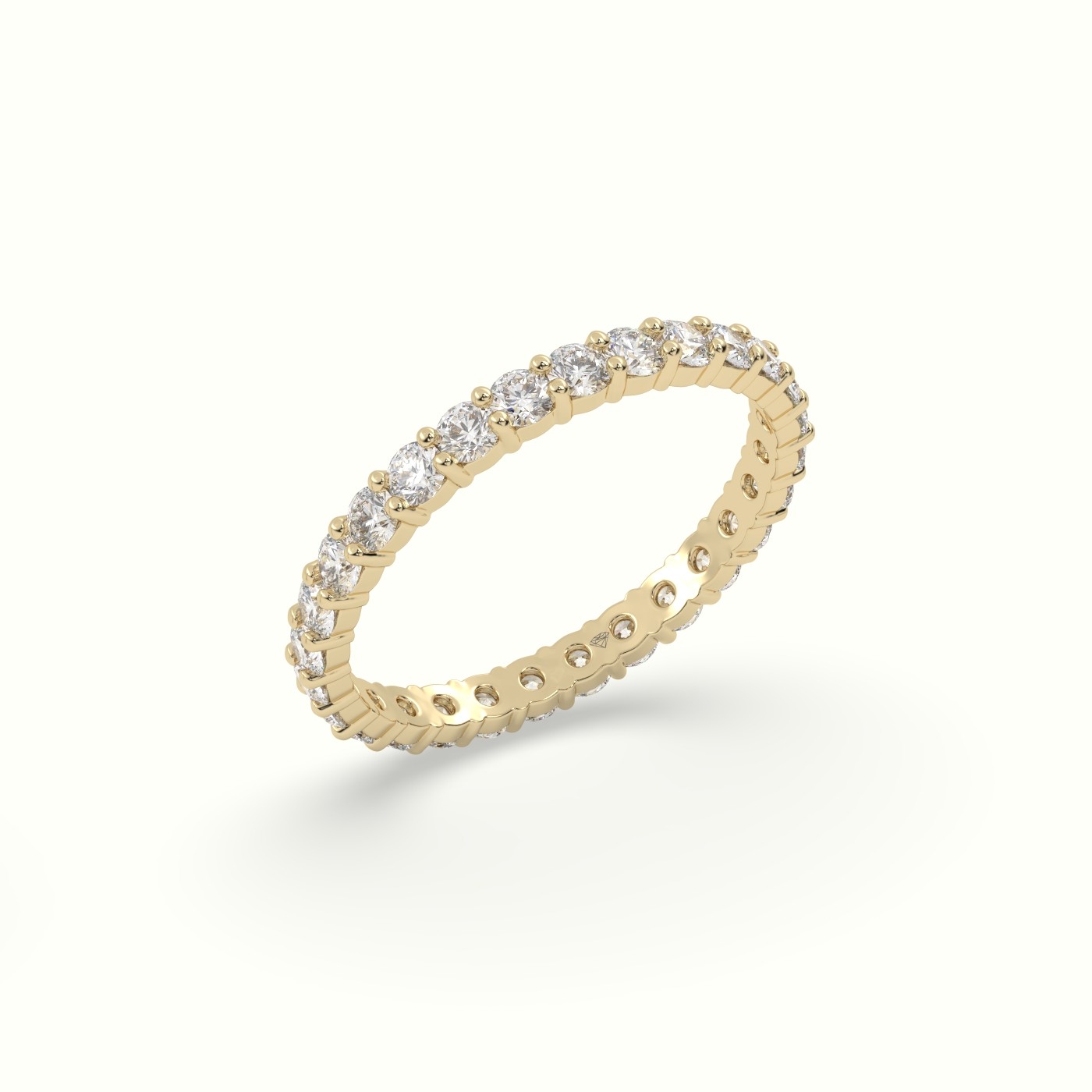 18k yellow gold shared prong diamond wedding ring Photos & images