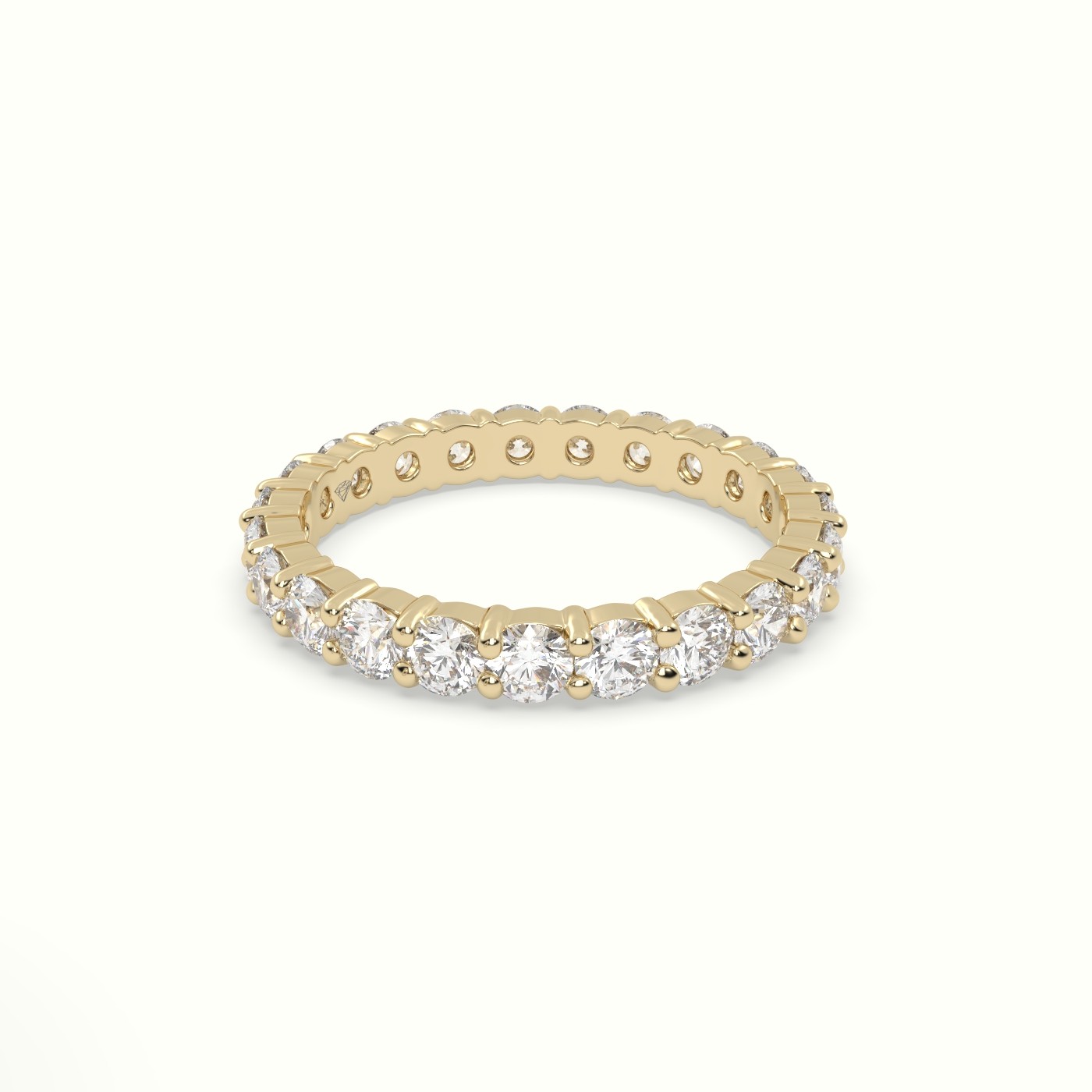 18k yellow gold refined shared prong diamond wedding ring Photos & images