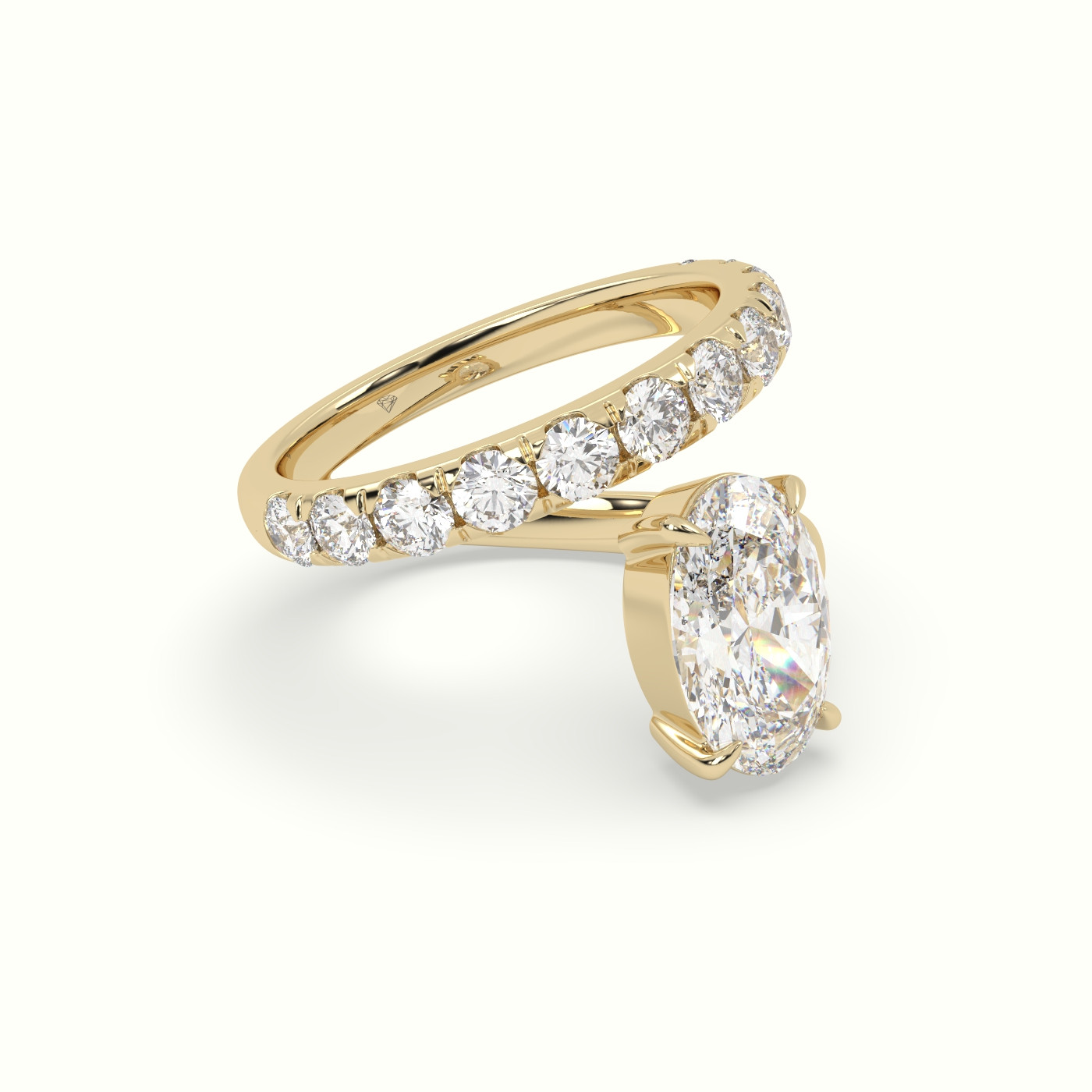 18k yellow gold oval diamond solitaire pavé ring Photos & images